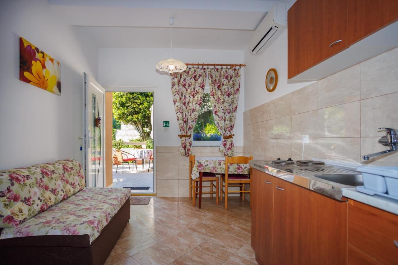 Apartment Studio Close To Sea Đảo Krk Ngoại thất bức ảnh