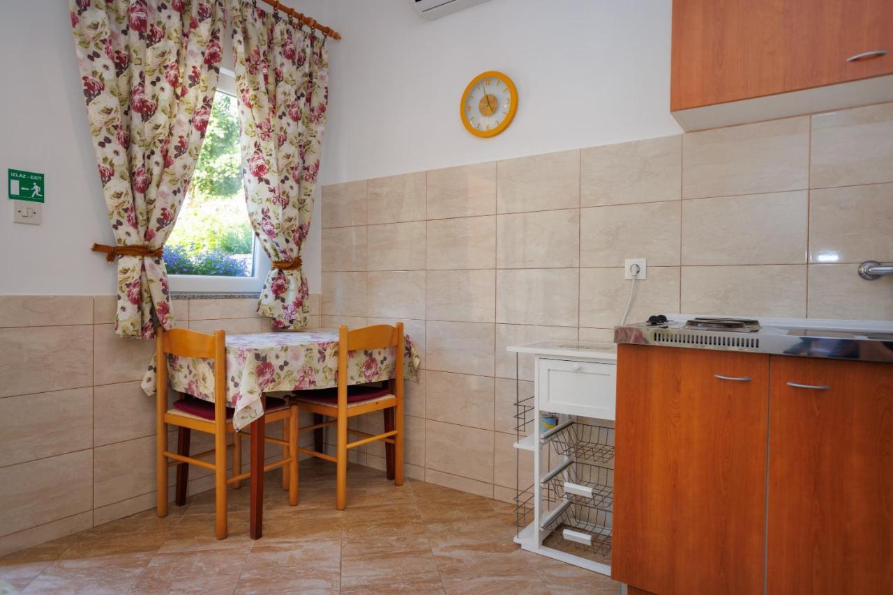 Apartment Studio Close To Sea Đảo Krk Ngoại thất bức ảnh