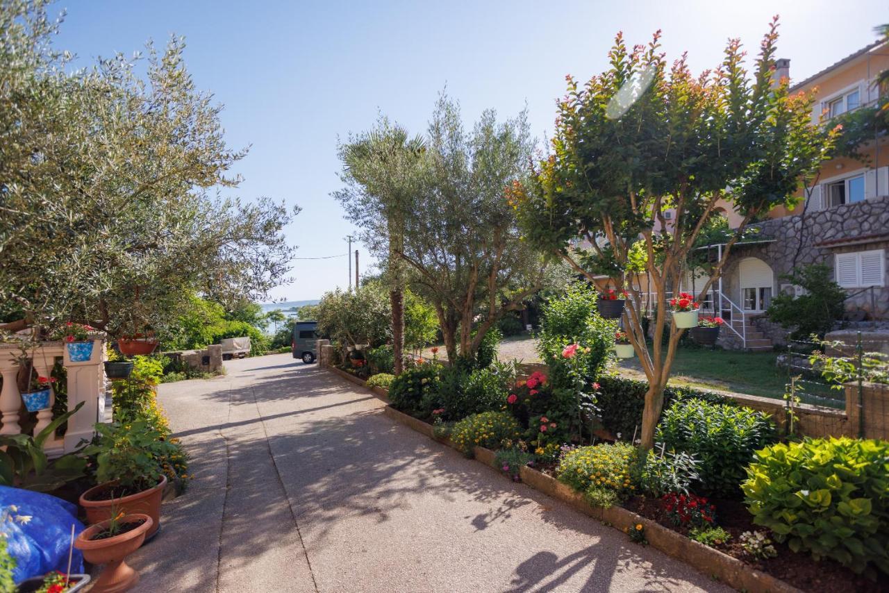 Apartment Studio Close To Sea Đảo Krk Ngoại thất bức ảnh